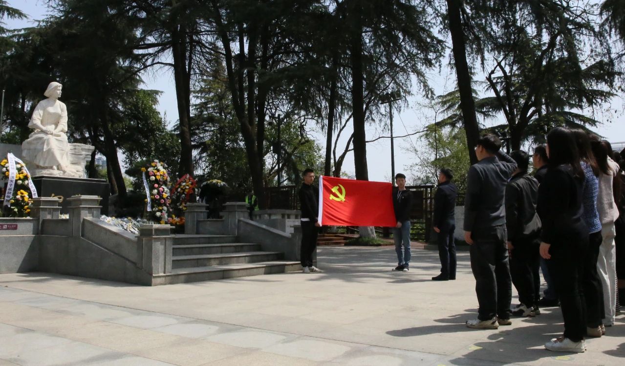 缅怀革命先烈 赓续红色精神丨世界杯购买平台 - 世界杯(中国)集团党委组织开展清明祭扫主题活动